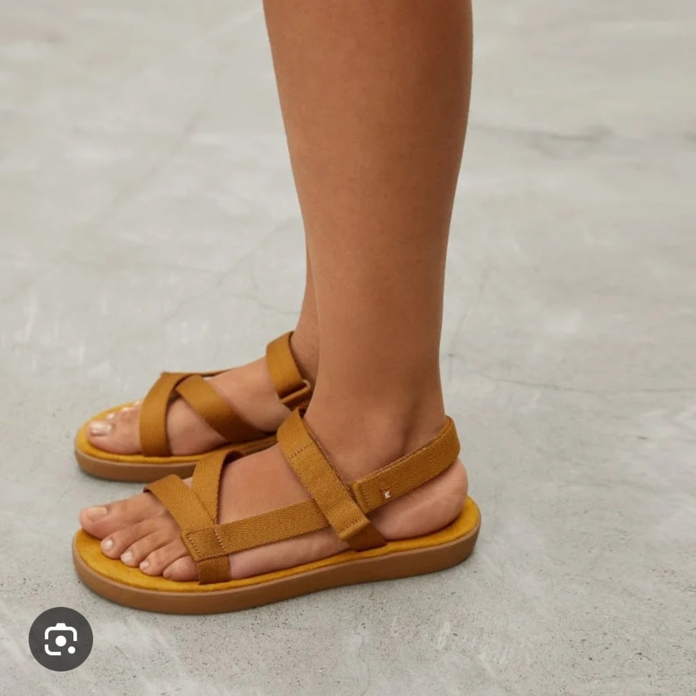Everlane ReNew sandal- Size 8